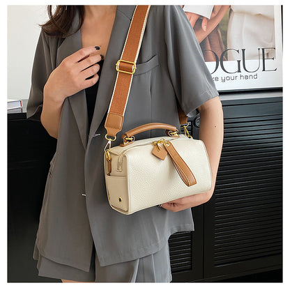 Summer All-matching Shoulder Messenger Texture Popular Hot-selling Product Hand Holding Pillow Bag