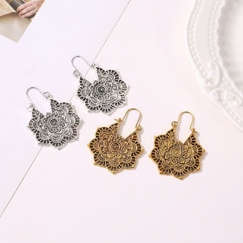 National wind earrings exquisite retro metal hollow flower earrings bohemian carved aristocratic wind earrings ladies jewelry