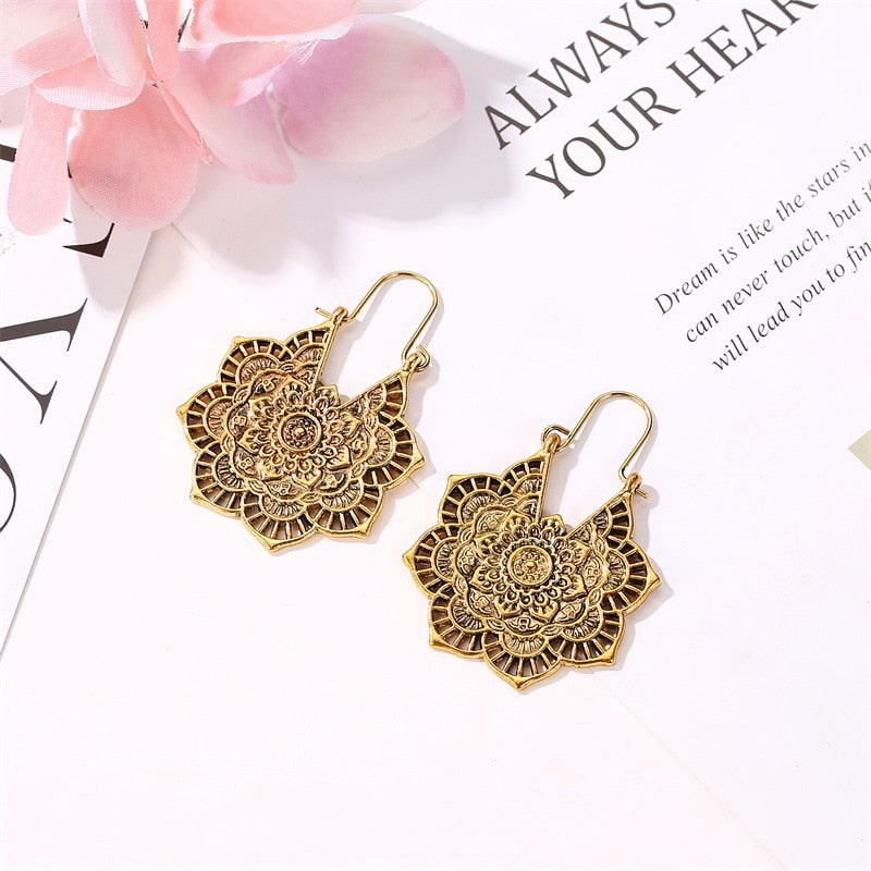 National wind earrings exquisite retro metal hollow flower earrings bohemian carved aristocratic wind earrings ladies jewelry